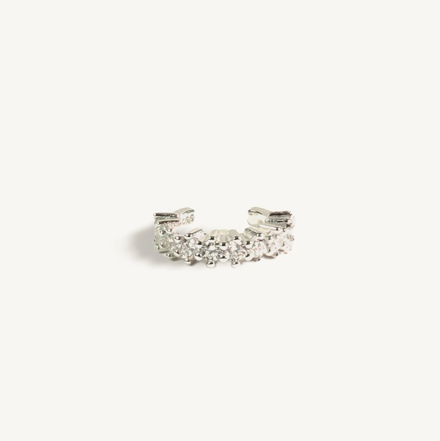 Glittrande ear cuff i 925 sterling silver med kubisk zirkonia stenar