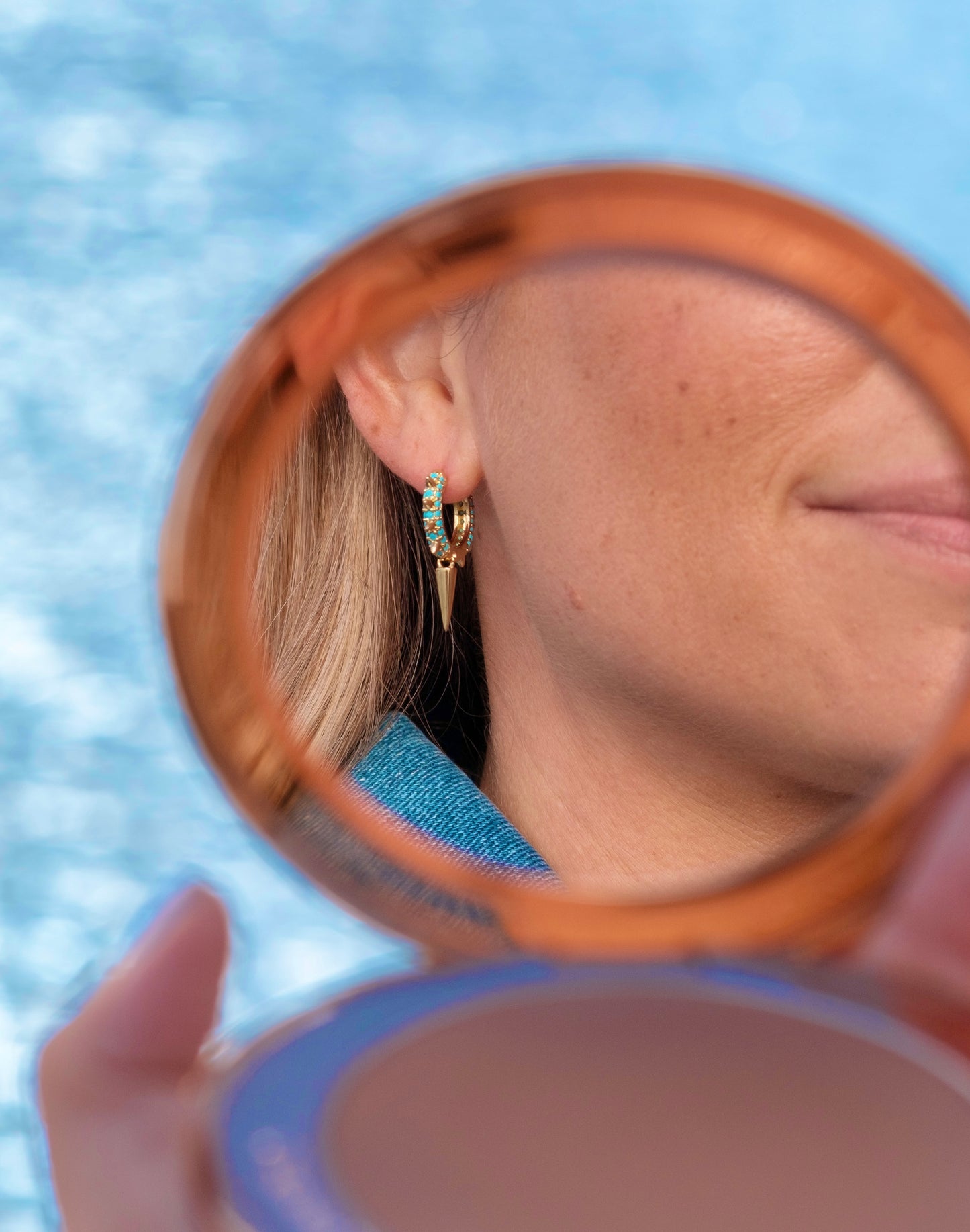 Hoop earring with turqouise cubic zirconia stones