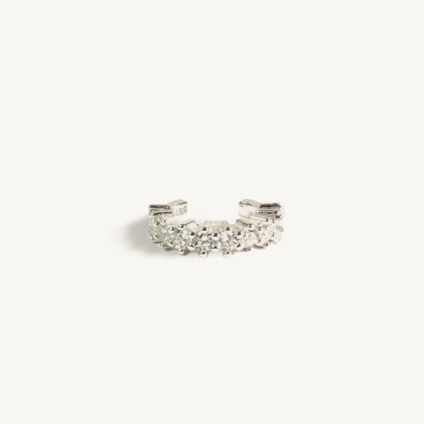 Glittrande ear cuff i 925 sterling silver med kubisk zirkonia stenar