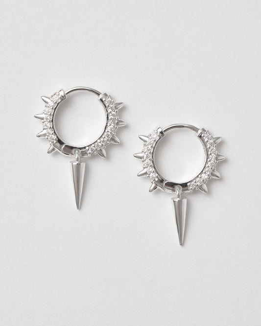 Stora silver hoops med vita zirkoner – sofistikerad glans från Studio W